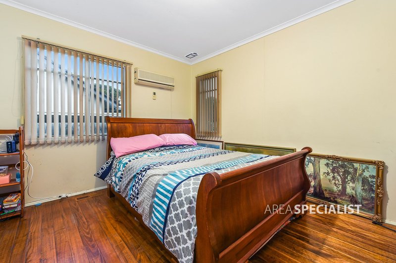 Photo - 35 Latham Crescent, Dandenong North VIC 3175 - Image 6