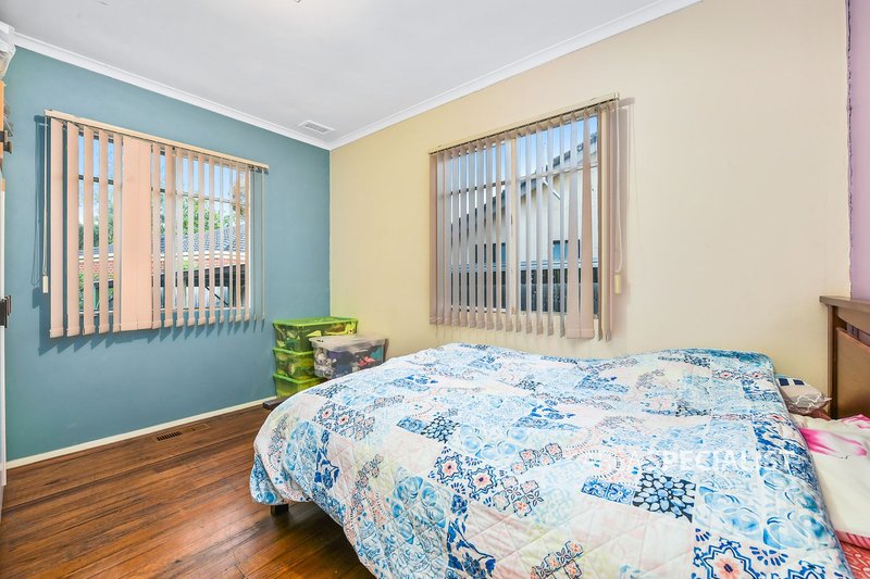 Photo - 35 Latham Crescent, Dandenong North VIC 3175 - Image 8