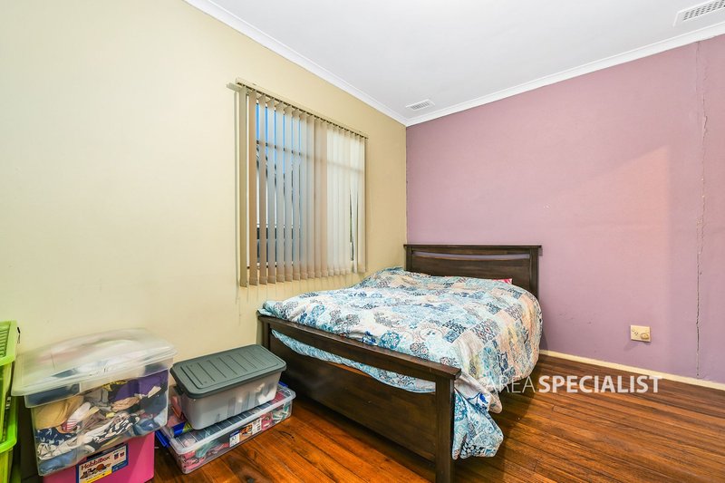 Photo - 35 Latham Crescent, Dandenong North VIC 3175 - Image 9