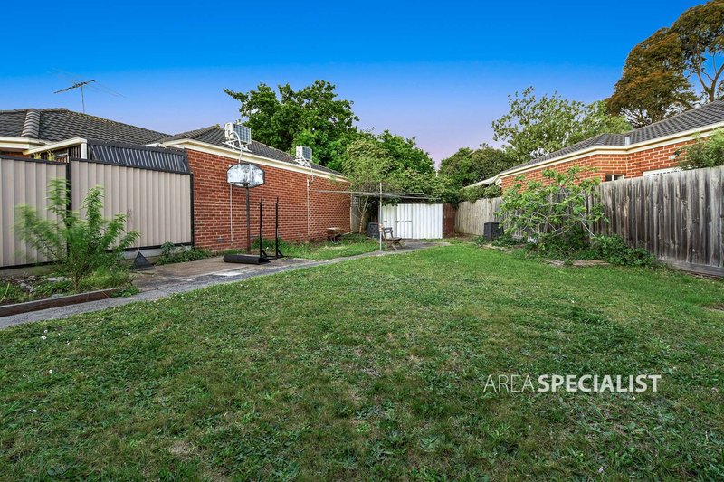 Photo - 35 Latham Crescent, Dandenong North VIC 3175 - Image 11