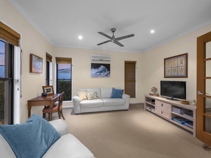 Photo - 35 Laurina Crescent, Mcdowall QLD 4053 - Image 6