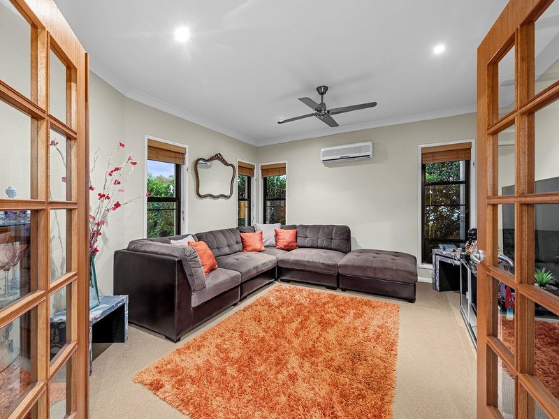 Photo - 35 Laurina Crescent, Mcdowall QLD 4053 - Image 6