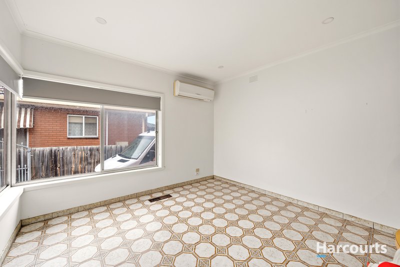 Photo - 35 Lawley Street, Reservoir VIC 3073 - Image 4