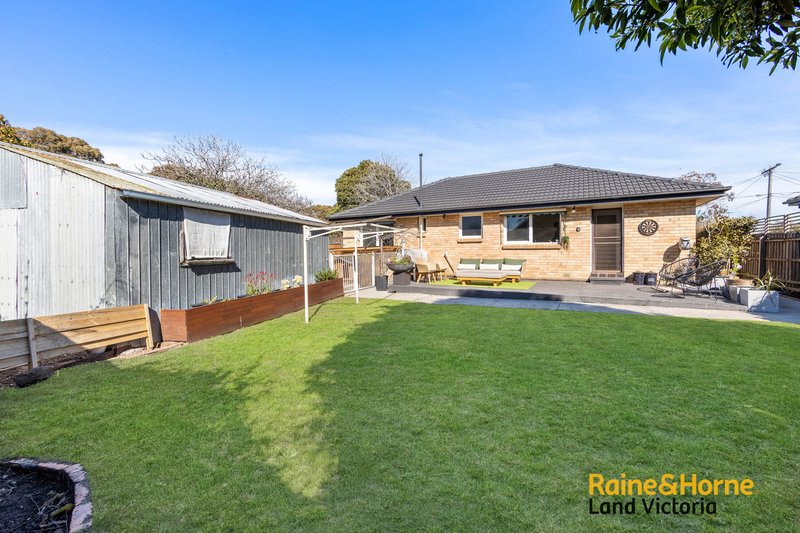 Photo - 35 Lee Avenue, Springvale VIC 3171 - Image 15