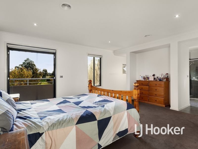 Photo - 35 Lennon Boulevard, Point Cook VIC 3030 - Image 11