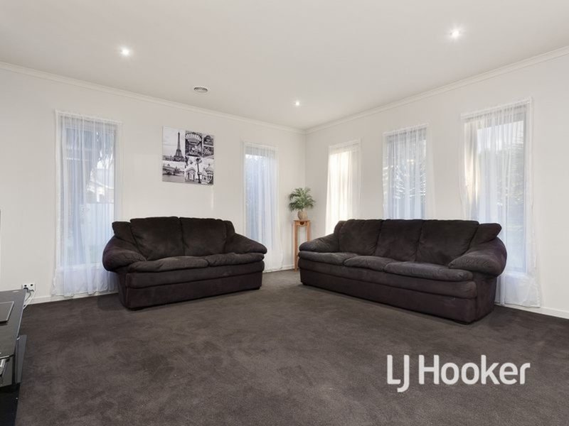 Photo - 35 Lennon Boulevard, Point Cook VIC 3030 - Image 6