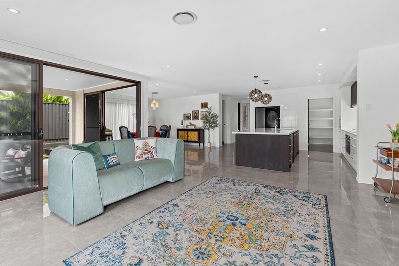 Photo - 35 Levy Circuit, Bridgeman Downs QLD 4035 - Image 4