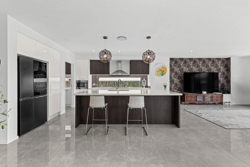 Photo - 35 Levy Circuit, Bridgeman Downs QLD 4035 - Image 6