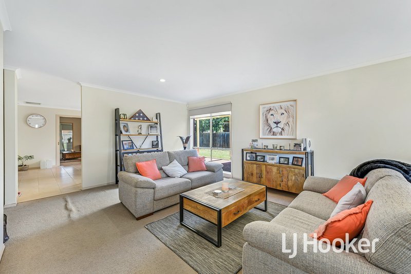 Photo - 35 Littlecroft Avenue, Narre Warren South VIC 3805 - Image 5