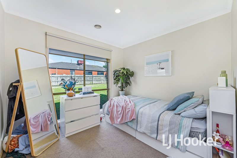 Photo - 35 Littlecroft Avenue, Narre Warren South VIC 3805 - Image 11