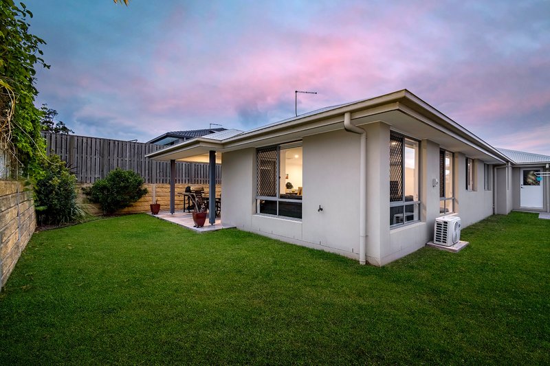 Photo - 35 Longstaff Crescent, Pimpama QLD 4209 - Image 2