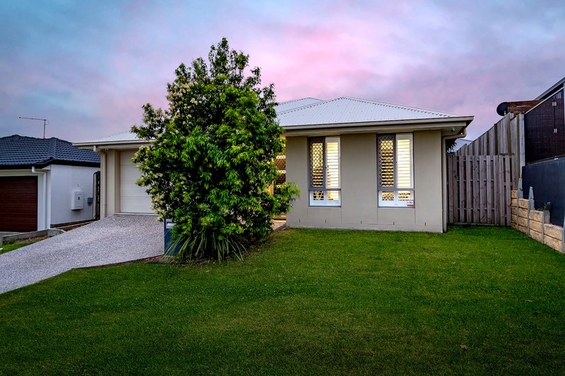 Photo - 35 Longstaff Crescent, Pimpama QLD 4209 - Image 6