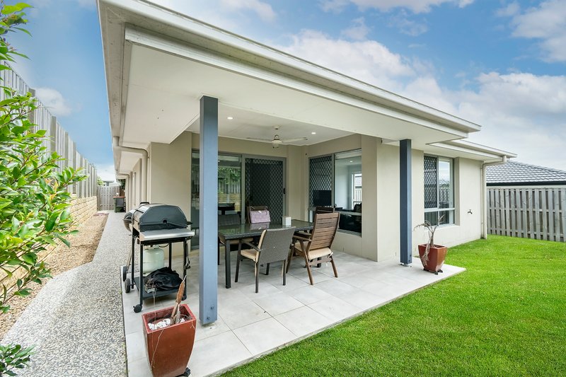 Photo - 35 Longstaff Crescent, Pimpama QLD 4209 - Image 10