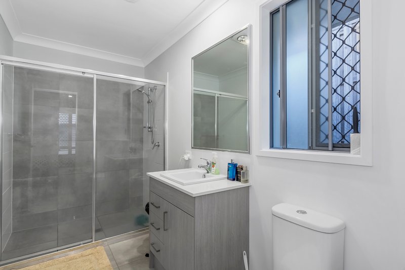 Photo - 35 Longstaff Crescent, Pimpama QLD 4209 - Image 14