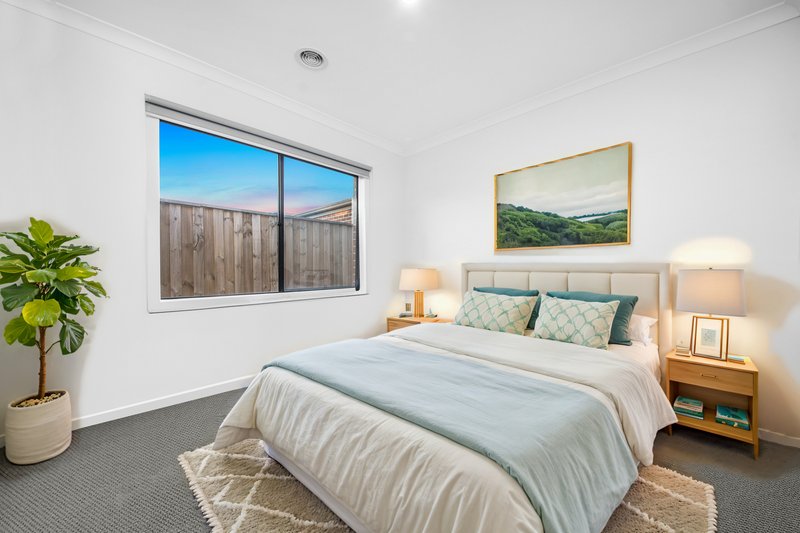 Photo - 35 Luppino Street, Donnybrook VIC 3064 - Image 12