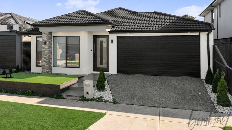 Photo - 35 Madura Promenade, Mickleham VIC 3064 - Image 2