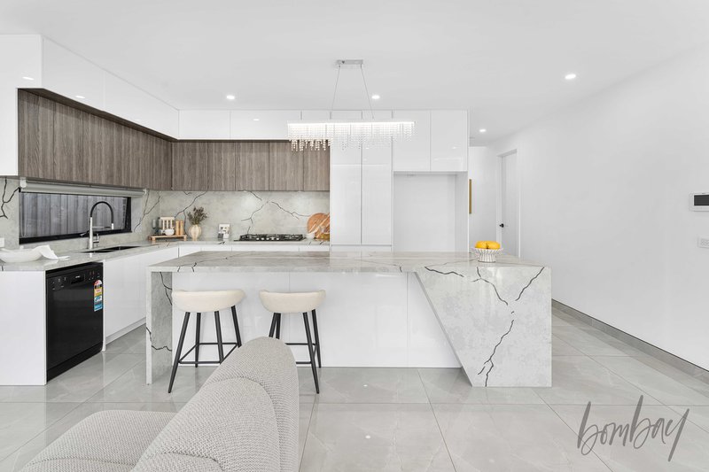 Photo - 35 Madura Promenade, Mickleham VIC 3064 - Image 3
