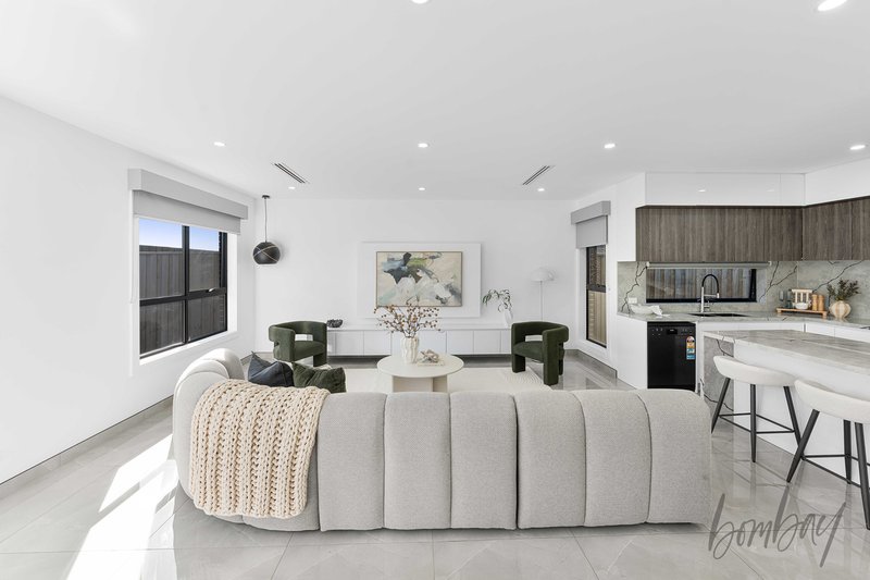 Photo - 35 Madura Promenade, Mickleham VIC 3064 - Image 7