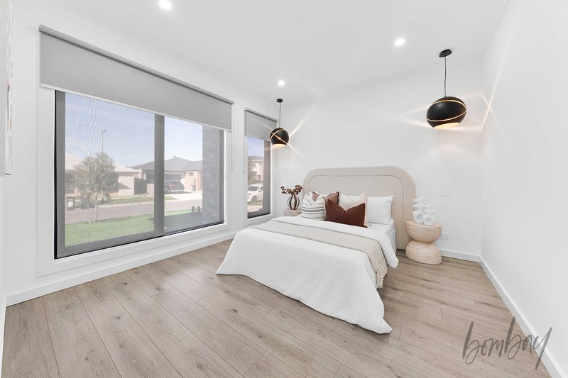 Photo - 35 Madura Promenade, Mickleham VIC 3064 - Image 9