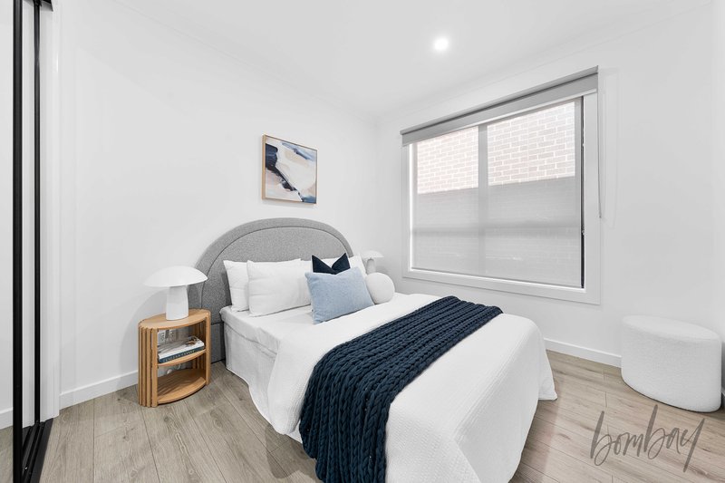 Photo - 35 Madura Promenade, Mickleham VIC 3064 - Image 11