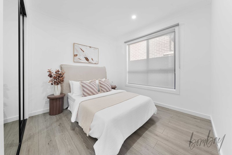 Photo - 35 Madura Promenade, Mickleham VIC 3064 - Image 12