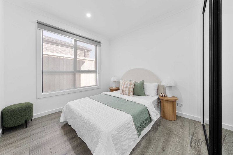 Photo - 35 Madura Promenade, Mickleham VIC 3064 - Image 13
