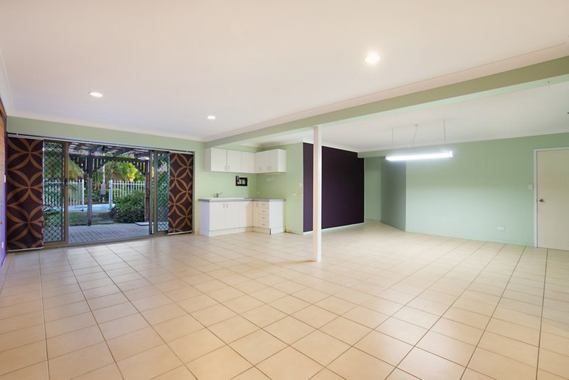 Photo - 35 Magellan Road, Springwood QLD 4127 - Image 12