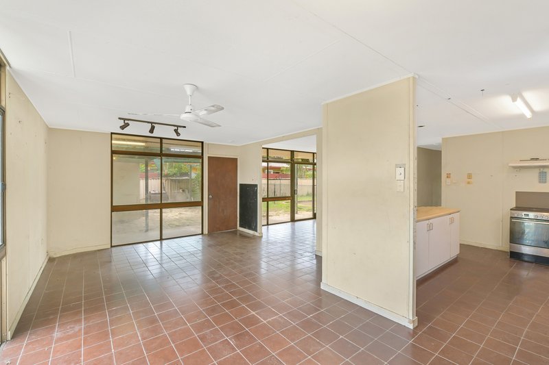 Photo - 35 Magnolia Street, Holloways Beach QLD 4878 - Image 2