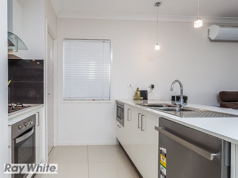 Photo - 35 Manhattan Crescent, North Lakes QLD 4509 - Image 2