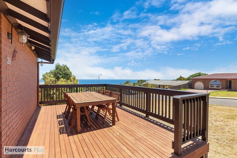 35 Manunda Way, Hallett Cove SA 5158