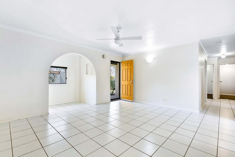 Photo - 35 Martin Street, Point Vernon QLD 4655 - Image 5