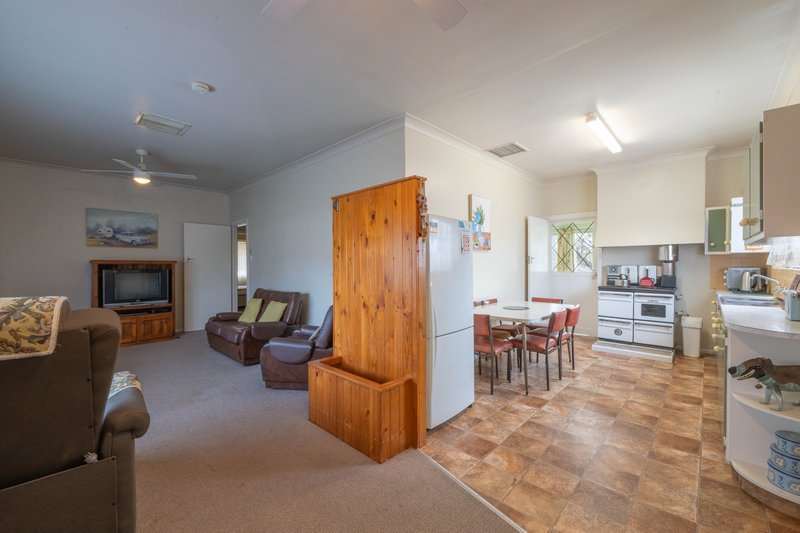 Photo - 35 Mcdonnell Street, Forbes NSW 2871 - Image 4