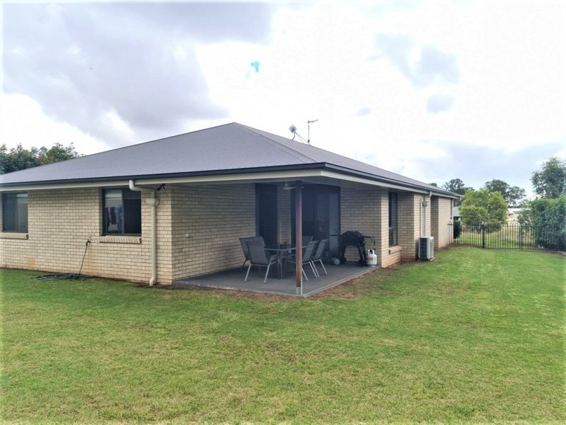 Photo - 35 Mclucas Cresent , Wondai QLD 4606 - Image 12