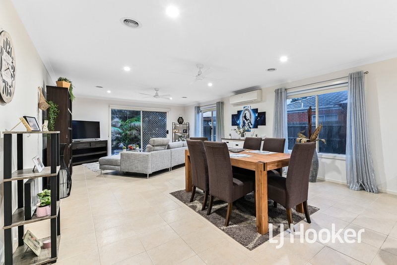 Photo - 35 Melissa Way, Pakenham VIC 3810 - Image 4