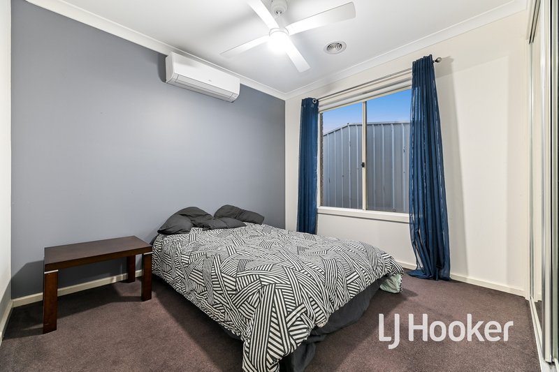 Photo - 35 Melissa Way, Pakenham VIC 3810 - Image 10