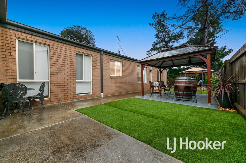 Photo - 35 Melissa Way, Pakenham VIC 3810 - Image 12