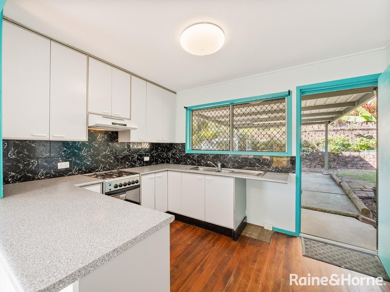 Photo - 35 Menangle Avenue, Arana Hills QLD 4054 - Image 6