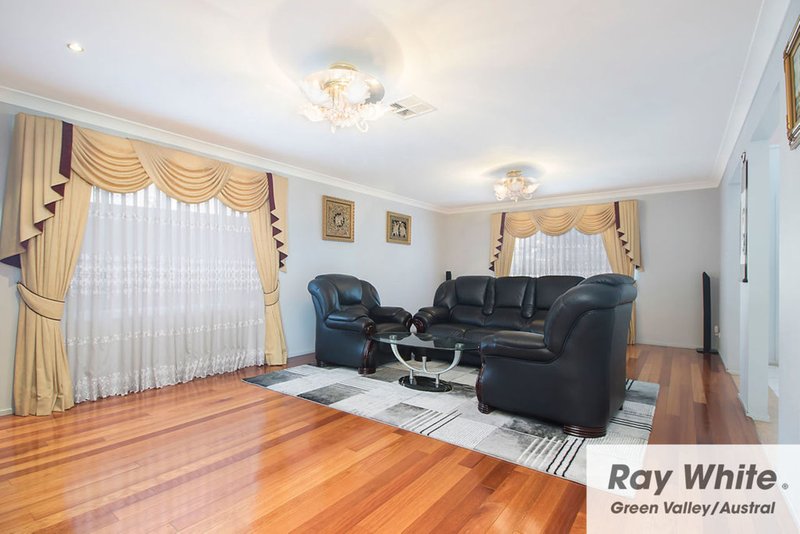 Photo - 35 Mitchell Drive, West Hoxton NSW 2171 - Image 4