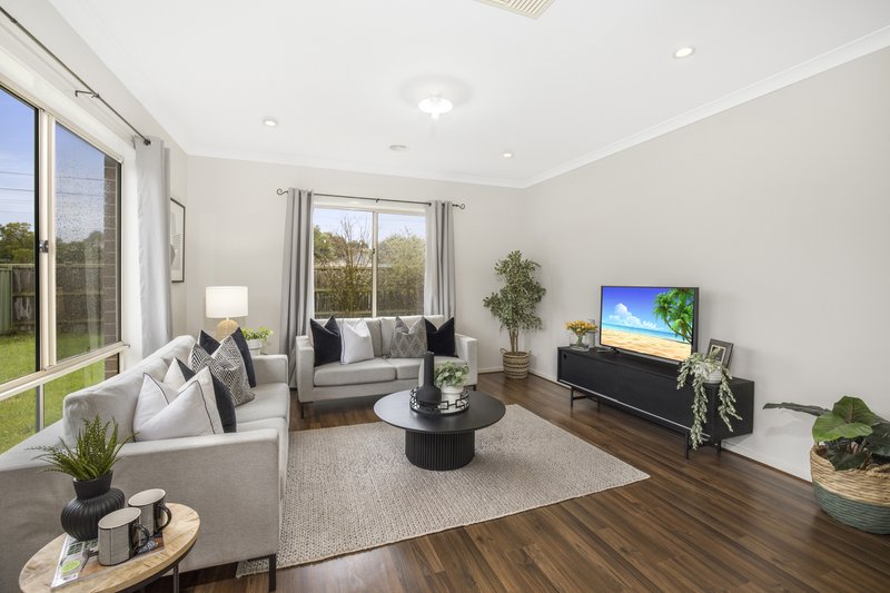 Photo - 35 Moore Mews, Pakenham VIC 3810 - Image 5