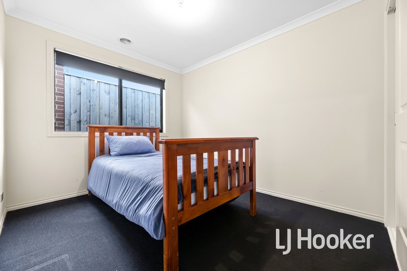 Photo - 35 Moroak Crescent, Clyde North VIC 3978 - Image 10