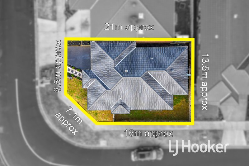 Photo - 35 Moroak Crescent, Clyde North VIC 3978 - Image 13