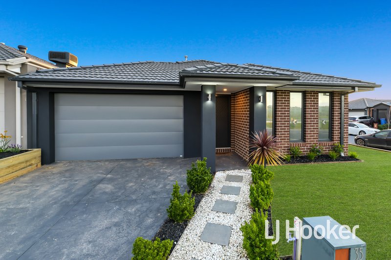 Photo - 35 Moroak Crescent, Clyde North VIC 3978 - Image 16