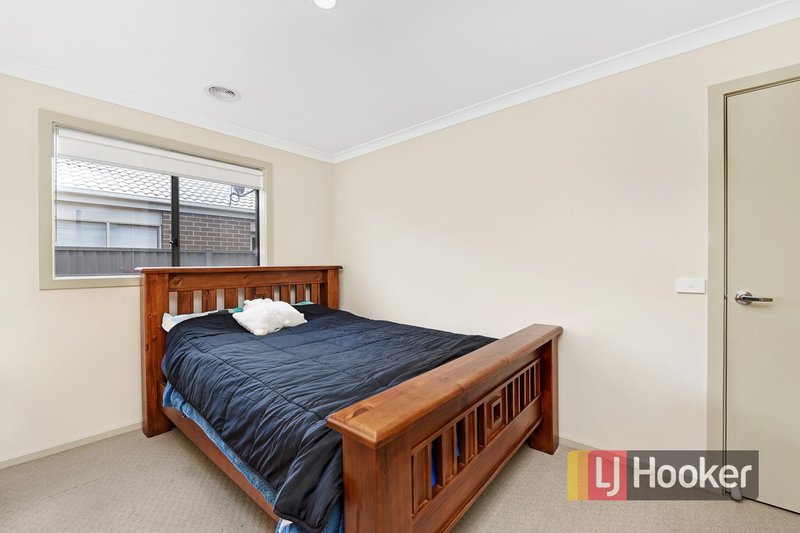 Photo - 35 Morphetville Street, Clyde North VIC 3978 - Image 9