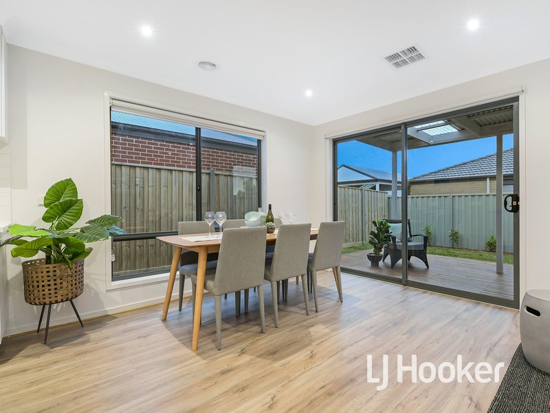 Photo - 35 Mossey Crescent, Cranbourne East VIC 3977 - Image 3