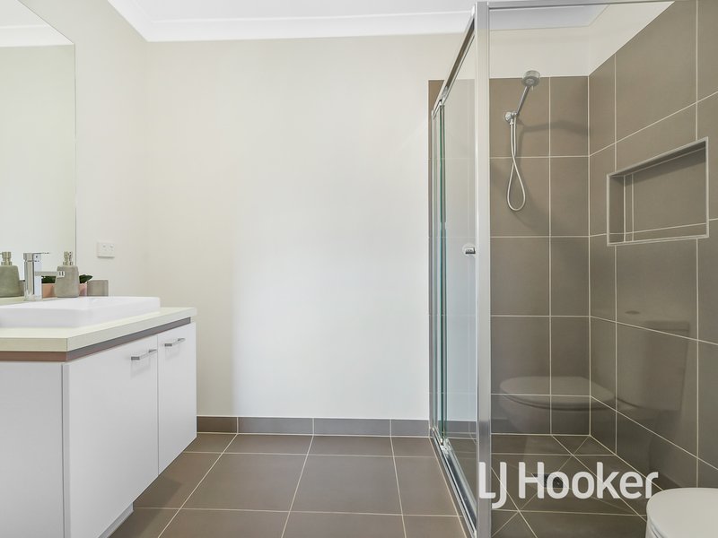 Photo - 35 Mossey Crescent, Cranbourne East VIC 3977 - Image 10