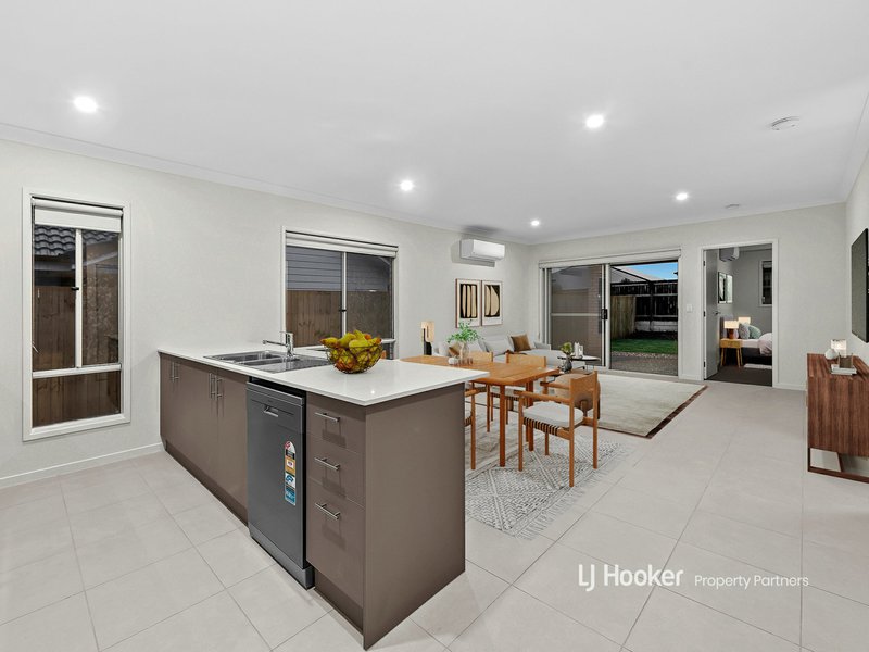 Photo - 35 Mount Mitchell Street, Park Ridge QLD 4125 - Image 4