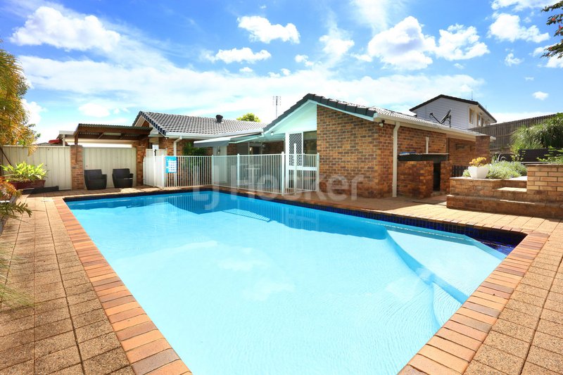 Photo - 35 Mullewa Crescent, Helensvale QLD 4212 - Image 2