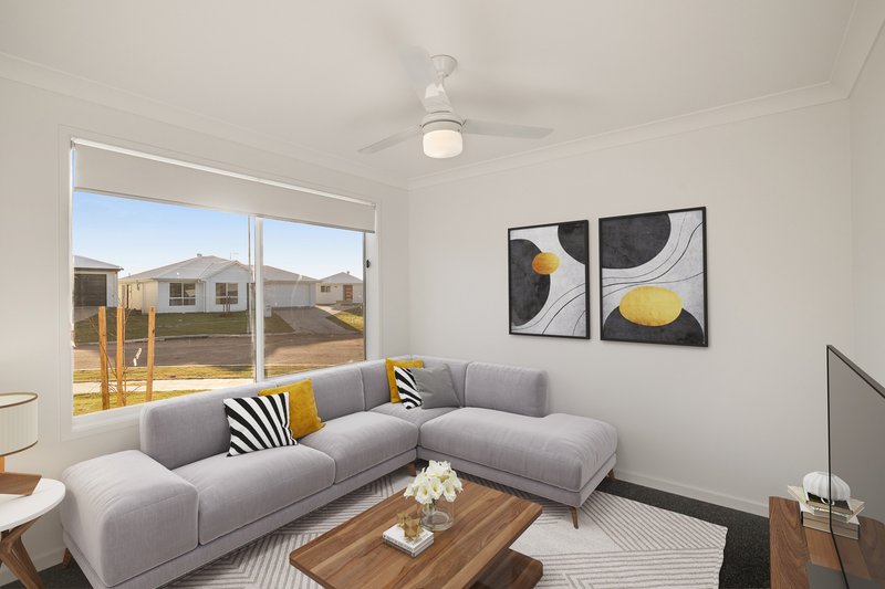 Photo - 35 Natasha Circuit, Westbrook QLD 4350 - Image 2