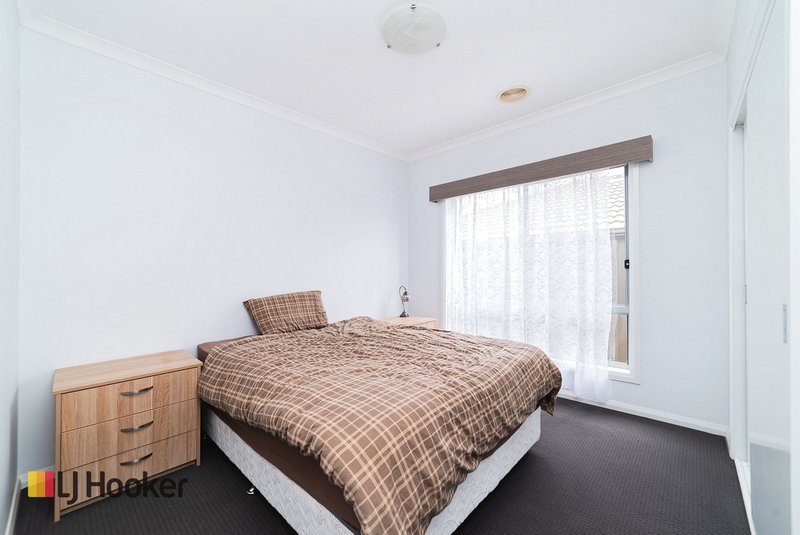 Photo - 35 Natural Drive, Craigieburn VIC 3064 - Image 10