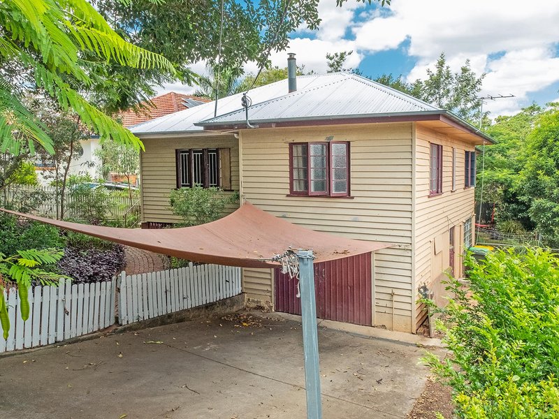 Photo - 35 Navy Street, Holland Park West QLD 4121 - Image 2